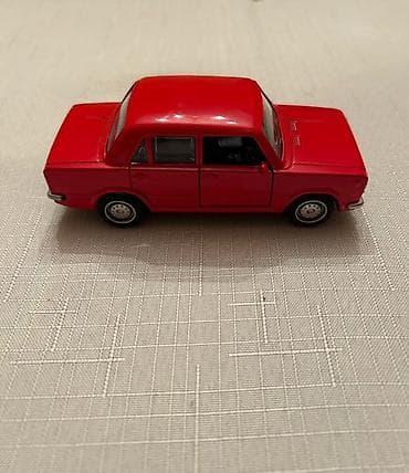 maşınlar oyuncaq: Kolleksiya üçün metal oyuncaq avtomobil modeli - Model: Klassik sedan — 5