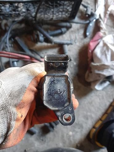 Toyota Corolla üçün orijinal üstdən bobin var başqa ehtiyat hissələri