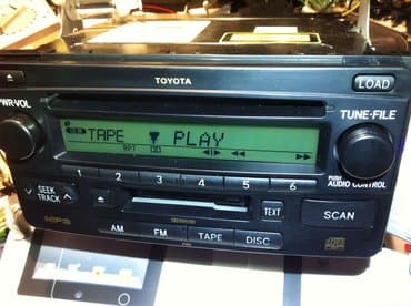 Toyota maqnitolasi. Ustden cixma,tam iwlek veziyyetde. Qiymeti 55 azn