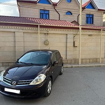 vaz on şuşə: Nissan Tiida: 1.5 l | 2011 il Hetçbek — 3