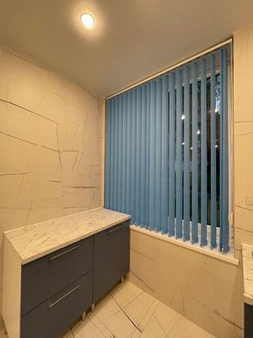 mətbəx ucun pərdələr: Şaquli jalüz pərdələr - Dizayn: 89–127 mm enində şaquli lamellər — 1