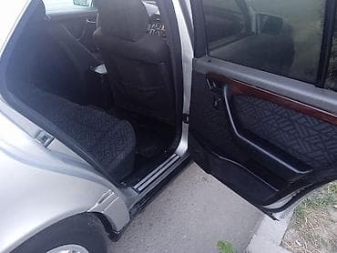 islenmis avtomobiller: - Disklər: Mercedes-Benz orijinal yüngül lehimli disklər (5 cüt şüalı — 2