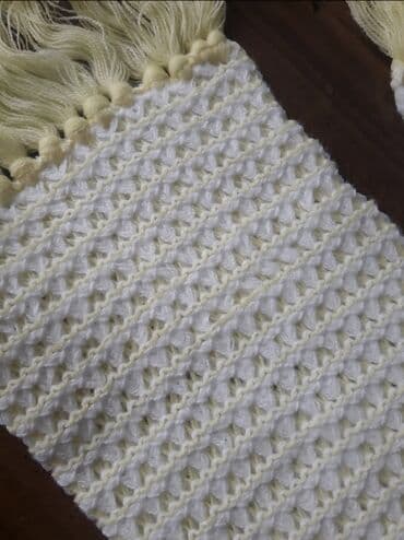 Quruducular: Əl işi toxunma şərf. 95×15 sm ölçüdə. - Rəng: krem/ağ çalarları - — 2