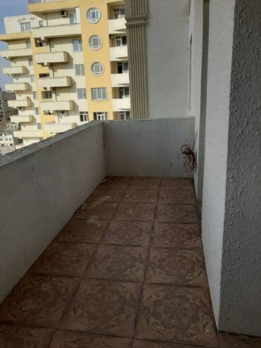 9 ci mikrorayon satilan evler: 3 otaqlı, Yeni tikili, m. Xalqlar Dostluğu, 131 kv. m — 8