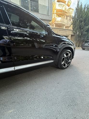 arxa panel: Hyundai – yüksək təchizatlı salon və müasir təhlükəsizlik • Servis — 8