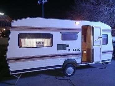 LUX qoşqu karvan - Korpus: yüngül qoşqu tipli karvan, yan dayaq