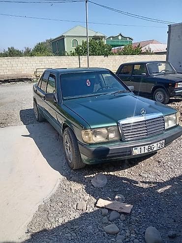 190 radiator: Mercedes-Benz 190 (W201) sedan - Kuzov: 4 qapılı sedan, tünd yaşıl — 2
