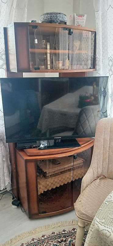 kiçik stol: Künc Tv altlığı, Polkalı, Taxtalı — 2