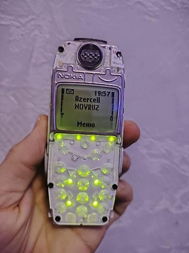 sadə telefon: Nokia 3310 Orginal Antikvar telefondur islekdir birce korpusu yoxdur — 1