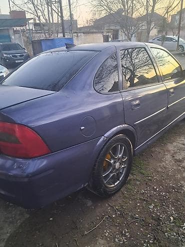 opelər: Opel sedan, 5 oturacaqlı salon. Mexaniki sürət qutusu (5 pillə). Qarşı — 4