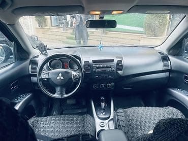 prius qapi: Mitsubishi Outlander, qara rəng, 5 qapılı SUV. Texniki və — 9