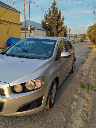 qadın üçün maşınlar: Chevrolet Aveo: 1.4 l | 2012 il 193600 km Sedan — 14