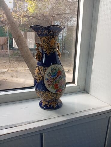 gul səbətləri: Bir vaza, Keramika — 2