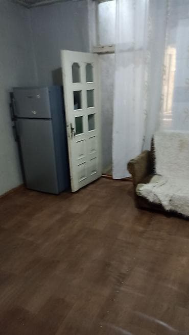 2 otaq icersinde xaladenik paltaryuyan elverislidi.Qiymet 350 kommunal