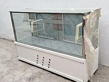 Vitrin soyuducu – şüşə önlü, geniş displey sahəsi olan peşəkar