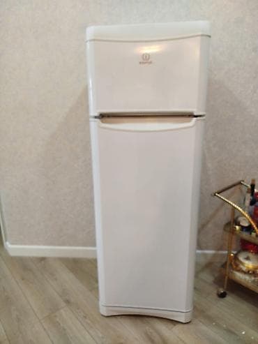 2 qapılı Indesit Soyuducu Satılır, rəng - Ağ