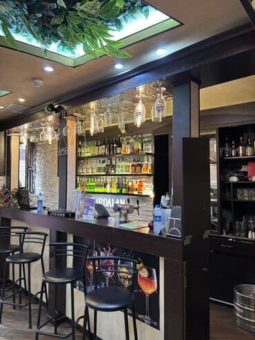 столовая в аренду: İçəri şəhər📍 Tam təmirli Restoran icarəyə verilir Ümumi 150 kv sahəsi — 4