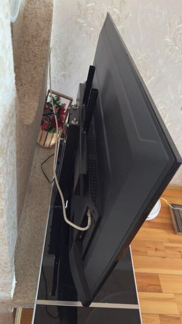 стеклянный журнальный стол: Б/у, Прямой ТВ стенд, С полками, Стеклянный — 3