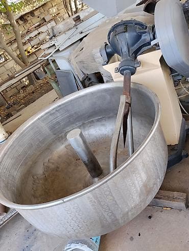 Xəmir yoguran az işlənib,maksimal 220 kg un qarışdırır