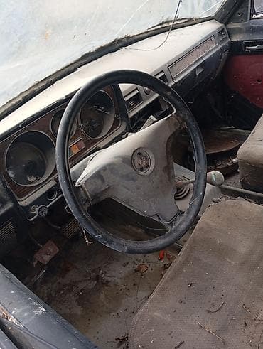 vaz 2115 kreditle satisi: Satılır: klassik sovet sedanı – GAZ Volqa 24 (qara rəng) — 3