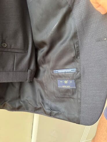 göy rəngli kişi cemperləri: Zingal Riche brendindən tünd göy rəngli kişi kostyumu. Kostyum iki — 14