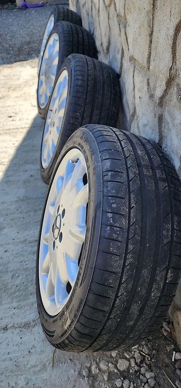 подержанные авто: Колесо Mercedes-Benz 235 / 45 / R 17, 5 Болтов — 2