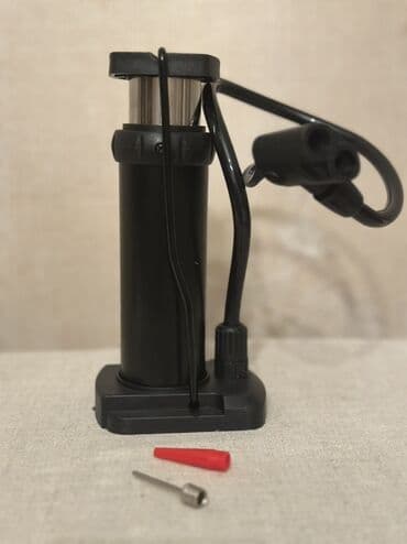 воздушный компрессор: Portativ qara rəngli əl pompası. Bu kompakt pompa velosiped — 1