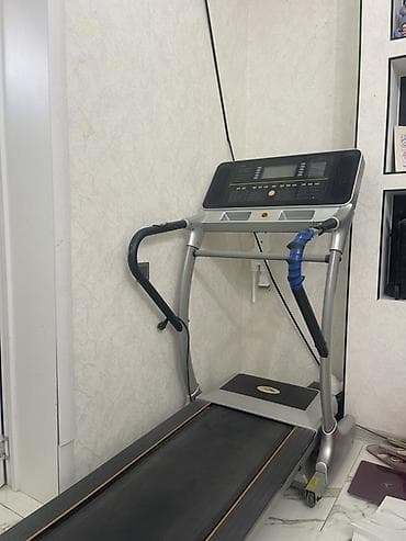 Elektrikli qaçış trenajoru - Geniş konsol paneli: böyük LCD ekran — 4