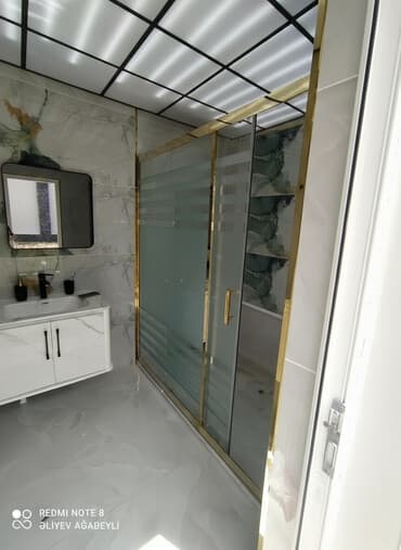 Şüşə duş kabinası qızılı rəngli çərçivəyə və tutacaqlara malikdir lalafo.az -da Şüşə duş kabinası qızılı rəngli çərçivəyə və tutacaqlara malikdir