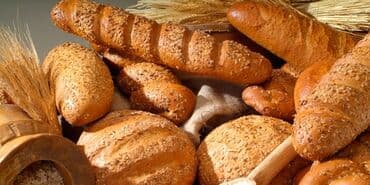un halvası: Müxtəlif növ çörəklər və bulkalar təqdim olunur. Ağ çörək, kəpəkli — 2