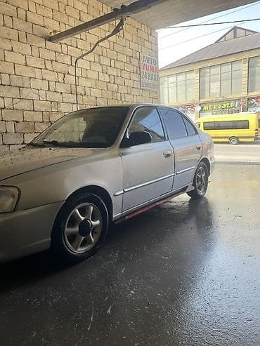hyundai accent 2012: Hyundai Accent: 1.6 l | 2002 il Sedan — 4