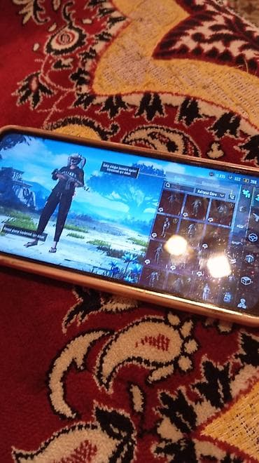 PUBG Mobile oyun hesabı - Hesabda müxtəlif nadir dəbilqə skini — 1