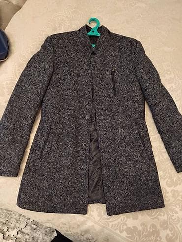 Джинсы: 50 AZN .Çox az geyinilib.
46 razmerdir.
Ünvan Bakı.
0775567796 — 1