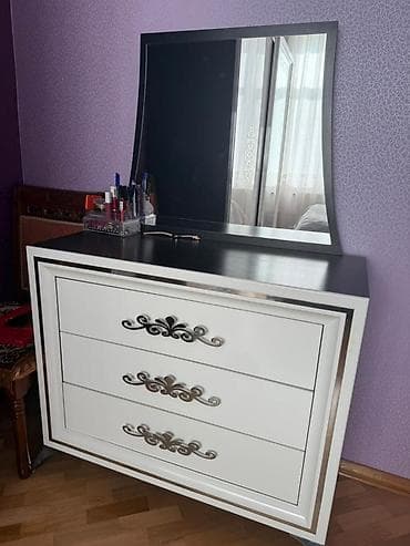 divar desen: Yataq otağı dəsti Tərkibi: - Çarpayı: yumşaq döşəməli, düyməli — 1