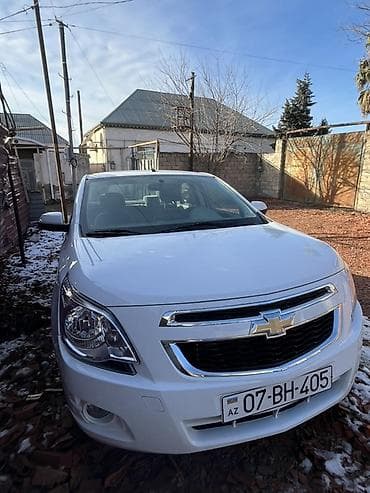 avtomobil satışı: Chevrolet Cobalt sedan – ağ rəng Xarici: - Ağ kuzov, 4 qapı - Xrom ön — 3
