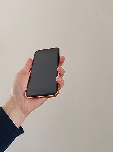 iphone ucuz modeli: İphone 11 modelidir. 17 proya yığılıb.Heç bir problemi yoxdu.Barter — 4