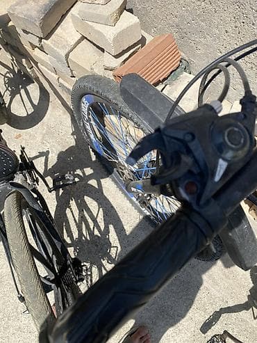 velosiped ural: - Model: Sport-Time (mavi-qara), digər velosiped qara rəngdə - Ölçü — 5