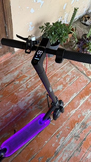 Elektrik skuter – Toba ST-727 - Gözəl dizaynlı, qara gövdə və işıqlı — 2