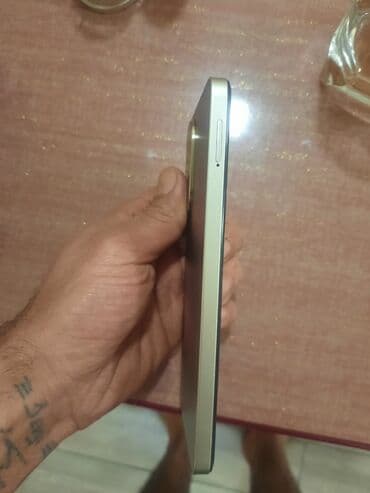 Volkswagen: Redmi smartfon xx - Model: Redmi (arxa qapaqda “REDMI” loqosu) — 3