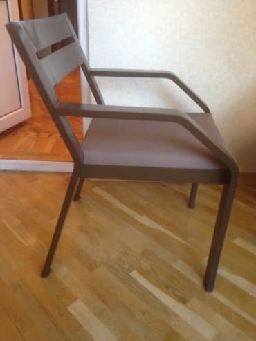 stul ev ucun: Stul satılır. Biri de var yeni iki denedi. Evde yer olmadığından — 1