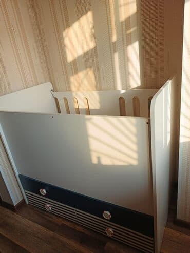 детские кроватки с комодом: Для девочки и мальчика, Б/у, Четырехугольная, Колыбель, Без бортиков, С матрасом, Без механизма качания — 1