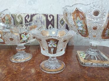 saxlama qab: Bu dəstə müxtəlif ölçülü beş ədəd kristal meyvə qabı daxildir. Hər bir — 6