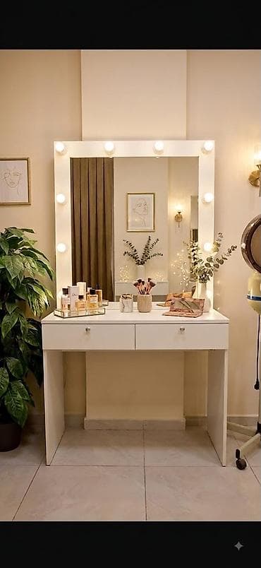 150 azn Yeni make-up güzgüsü İdeal vəziyyətdə kreslosuz Alınıb 480 azn — 1