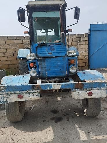 Avadanlığın icarəsi: Mavi rəngli kənd təsərrüfatı traktoru - Kabinli konstruksiya: tam — 6