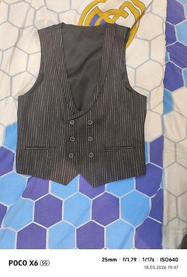 mini geyim: Kişi üçün üçlük kostyum dəsti – klassik pinstripe (nazik ağ zolaqlı) — 2
