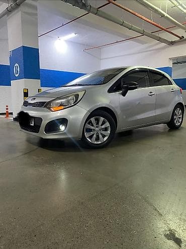 Kia Rio: 1.4 l | 2013 il Sedan
