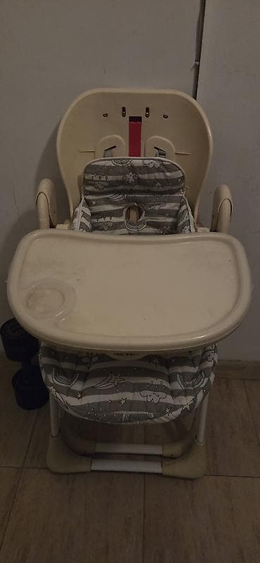 Yemək stolu az işlənib. aşağı yeri var lalafo.az -da Yemək stolu az işlənib. aşağı yeri var