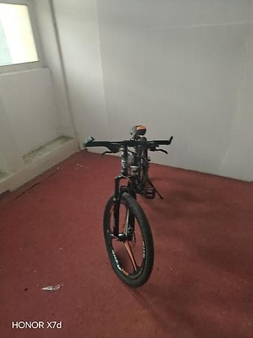 Dağ velosipedi – 26” təkərli, alüminium gövdə, 3 bıçaqlı magneziya