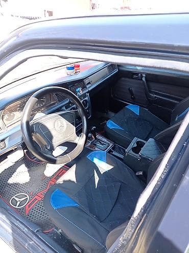 volkswagen 4: Mercedes-Benz 190 (W201) sedan - Kuzov: 4 qapılı sedan, tünd mavi — 9