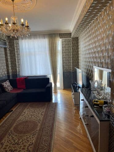 8 mikrorayon: 8 Noyabr metro stansiyasının girişi ilə üzbəüz 3 otaqlı təmirli ev — 18